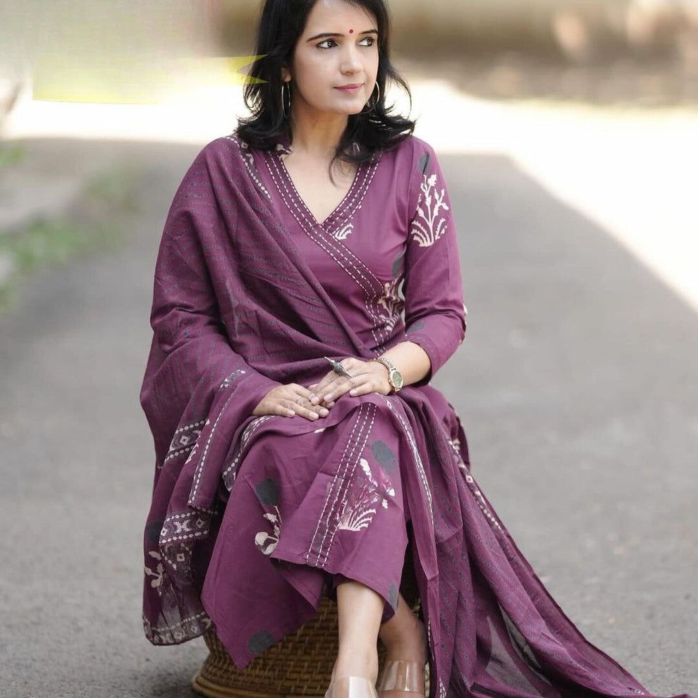 For a festive gathering, you’ll can opt for our kurti Set