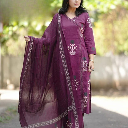 For a festive gathering, you’ll can opt for our kurti Set