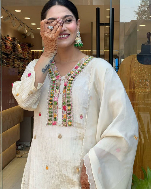 ROYAL WHITE PURE VISCOSE CHINON WITH SEQUENCE