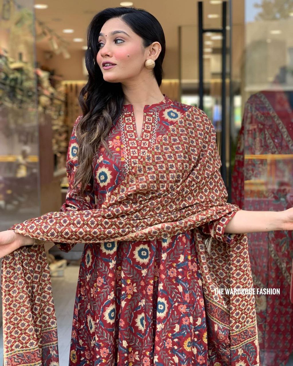 Heavy Suit Set which is beautifully decorated