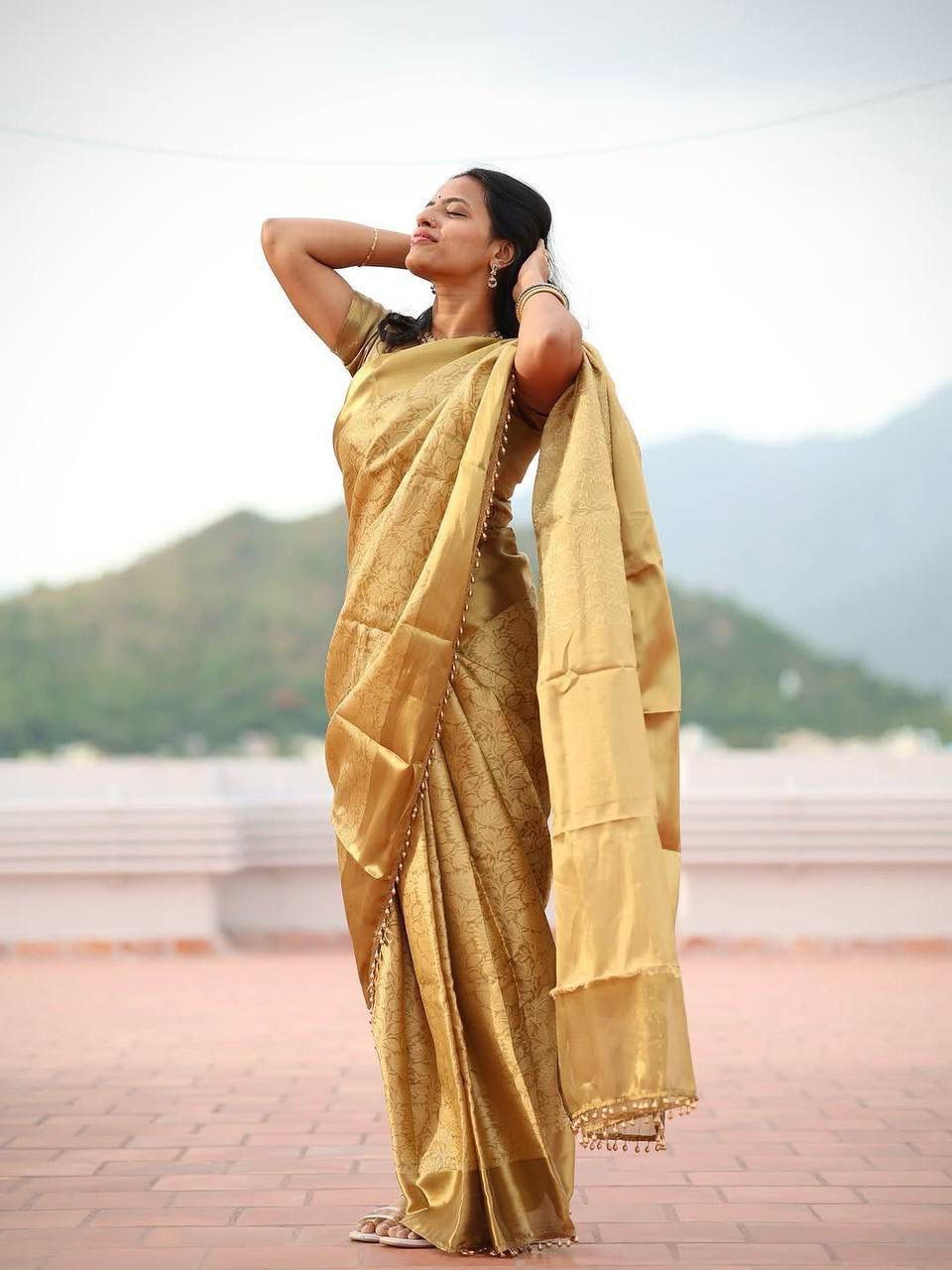 beautiful banarasi handloom golden tissue silk saree