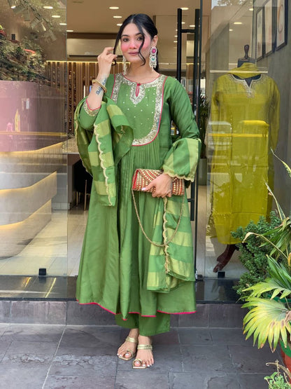 ROYAL GREEN  MUL CHANDERI SPECIAL 3 PIECE SET