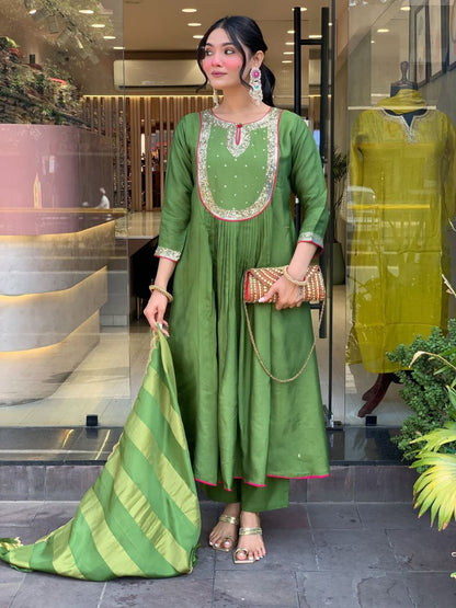 ROYAL GREEN  MUL CHANDERI SPECIAL 3 PIECE SET